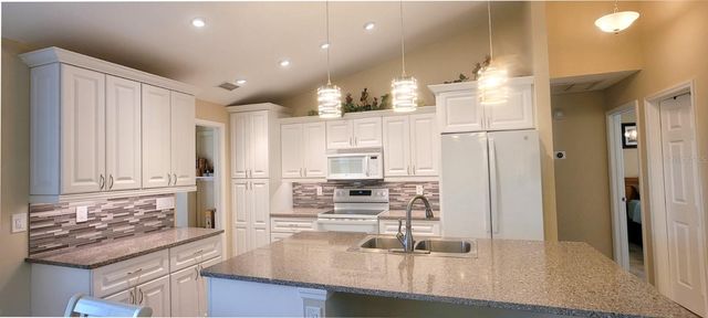 3567 65TH AVENUE CIRCLE E, Sarasota, FL 34243