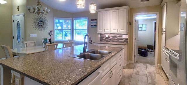 3567 65TH AVENUE CIRCLE E, Sarasota, FL 34243