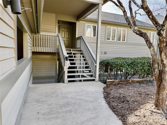 111 Burning Tree Lane, Flat Rock, NC 28731