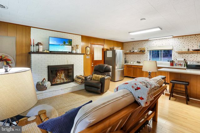 74 ROLLING LN, Harpers Ferry, WV 25425