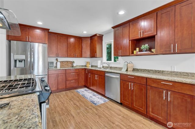 18415 9th Street E, Lake Tapps, WA 98391