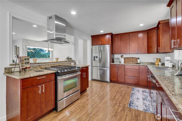 18415 9th Street E, Lake Tapps, WA 98391