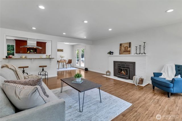 18415 9th Street E, Lake Tapps, WA 98391