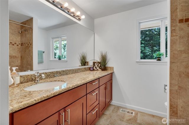 18415 9th Street E, Lake Tapps, WA 98391