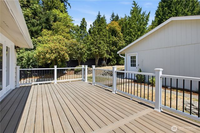 18415 9th Street E, Lake Tapps, WA 98391