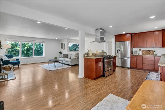 18415 9th Street E, Lake Tapps, WA 98391