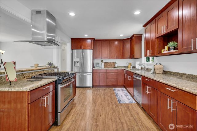 18415 9th Street E, Lake Tapps, WA 98391
