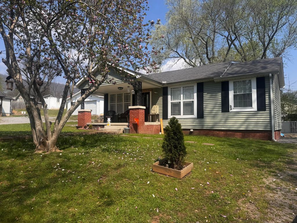 169 E Maryland Avenue, Whitwell, TN 37397