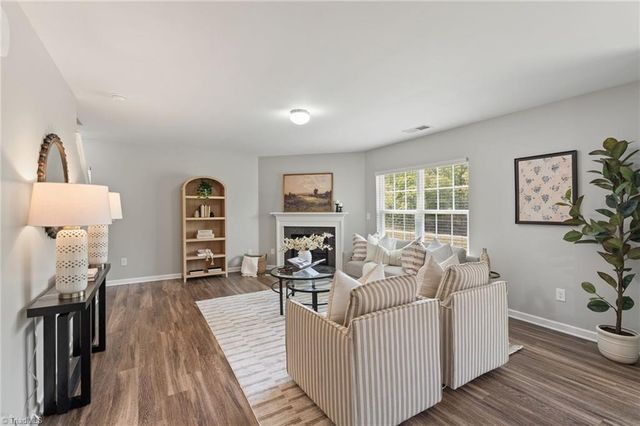 1316 Aurora Glen Drive, Winston-salem, NC 27045