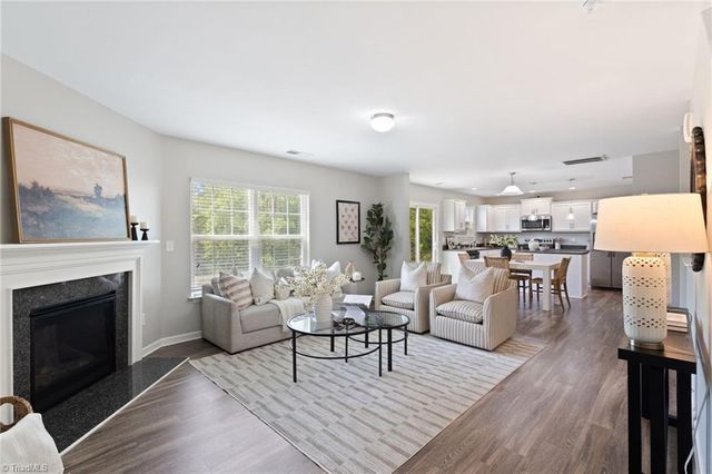 1316 Aurora Glen Drive, Winston-salem, NC 27045