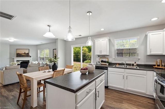 1316 Aurora Glen Drive, Winston-salem, NC 27045
