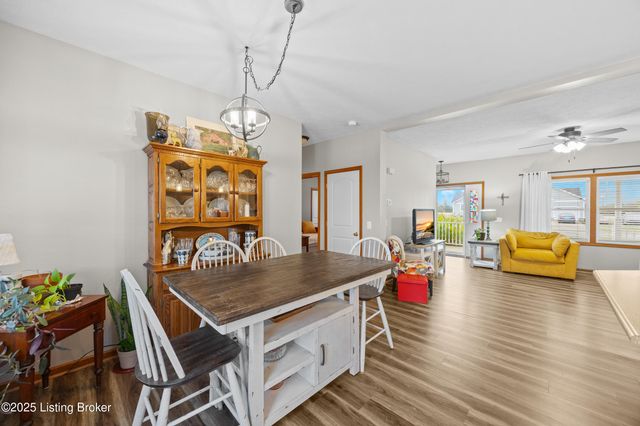 323 Oxmoor Dr, Elizabethtown, KY 42701