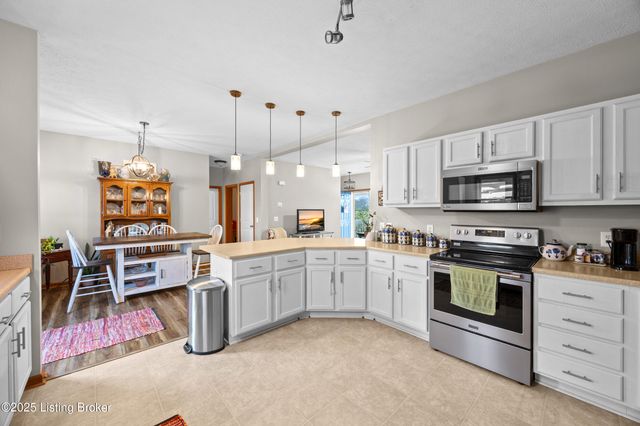 323 Oxmoor Dr, Elizabethtown, KY 42701