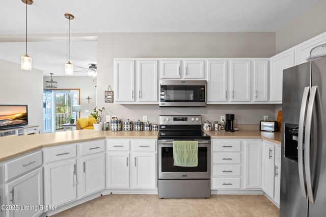 323 Oxmoor Dr, Elizabethtown, KY 42701