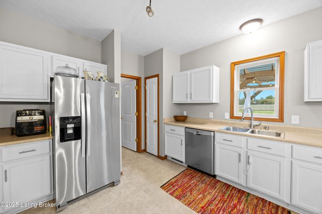 323 Oxmoor Dr, Elizabethtown, KY 42701