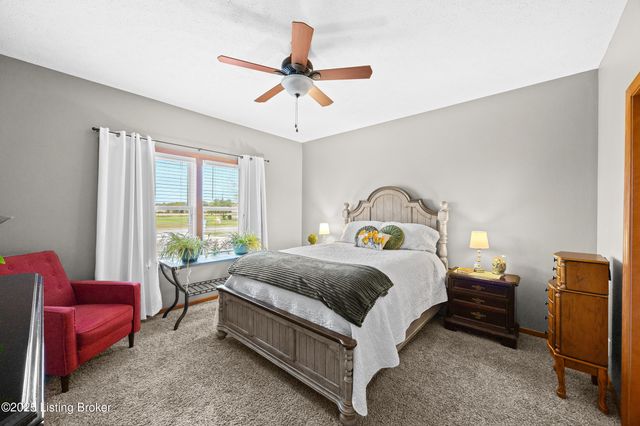 323 Oxmoor Dr, Elizabethtown, KY 42701