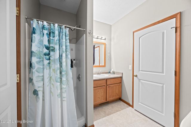 323 Oxmoor Dr, Elizabethtown, KY 42701