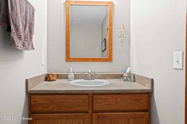 323 Oxmoor Dr, Elizabethtown, KY 42701