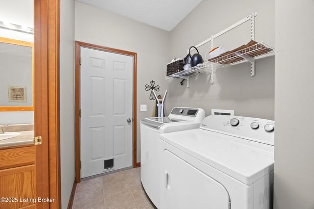 323 Oxmoor Dr, Elizabethtown, KY 42701