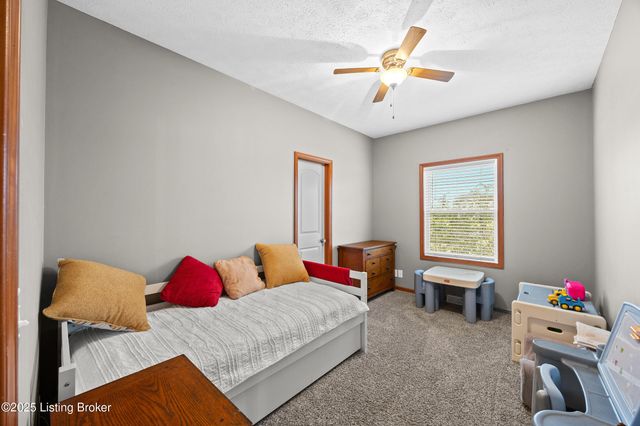 323 Oxmoor Dr, Elizabethtown, KY 42701