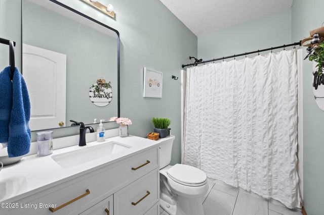 323 Oxmoor Dr, Elizabethtown, KY 42701