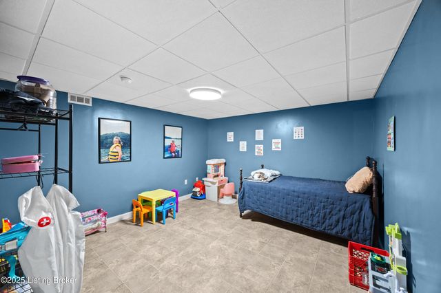 323 Oxmoor Dr, Elizabethtown, KY 42701