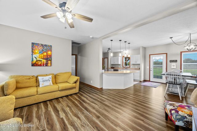 323 Oxmoor Dr, Elizabethtown, KY 42701