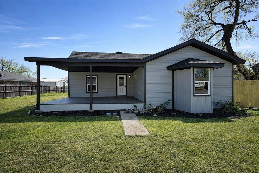 469 W Fulton Street, Van Alstyne, TX 75495