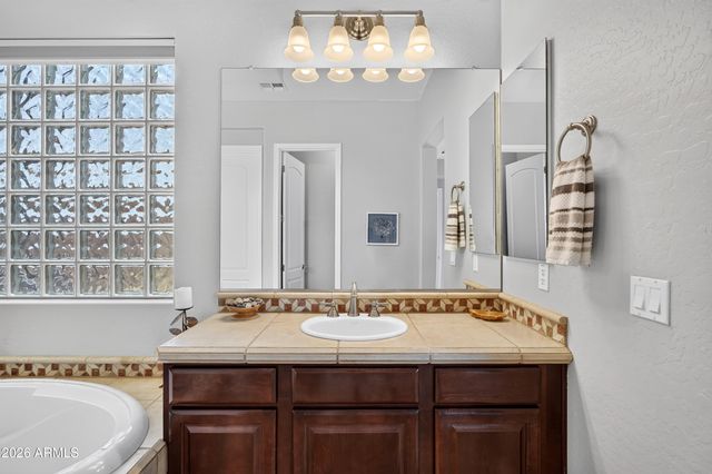 3554 E Glacier Place, Chandler, AZ 85249