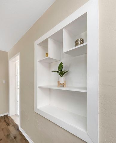 3200 33RD AVENUE N, St Petersburg, FL 33713