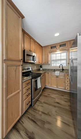 3200 33RD AVENUE N, St Petersburg, FL 33713