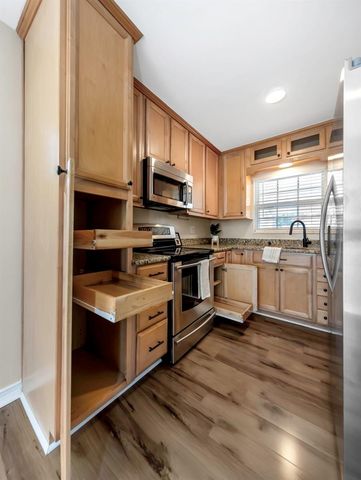 3200 33RD AVENUE N, St Petersburg, FL 33713