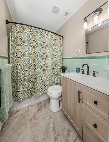 3200 33RD AVENUE N, St Petersburg, FL 33713