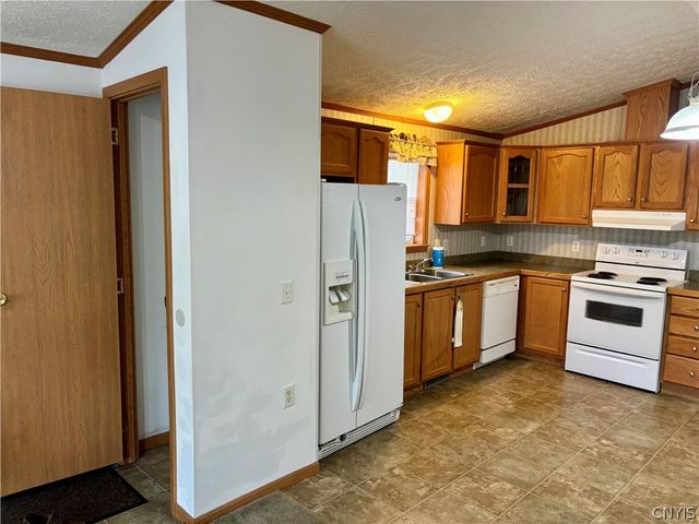 54 Fairport Road, Pompey, NY 13051