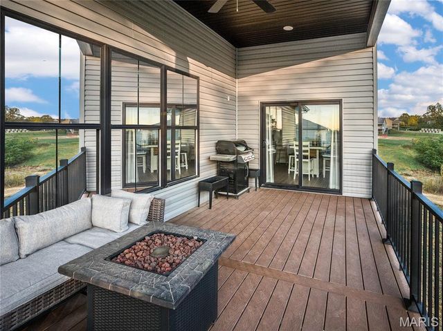 224 Stonebridge Bluff Drive, Maryville, IL 62062