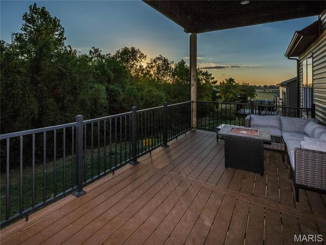 224 Stonebridge Bluff Drive, Maryville, IL 62062