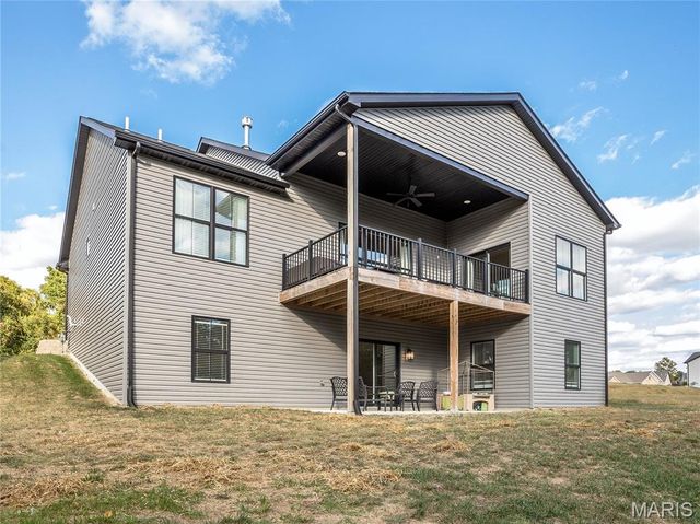 224 Stonebridge Bluff Drive, Maryville, IL 62062