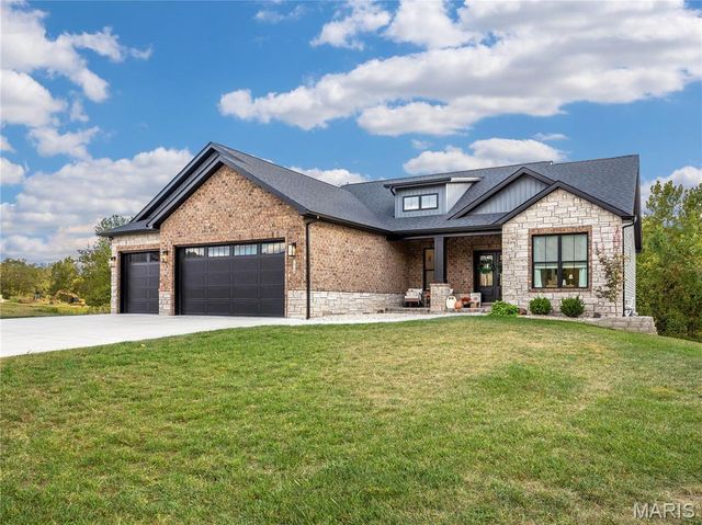 224 Stonebridge Bluff Drive, Maryville, IL 62062