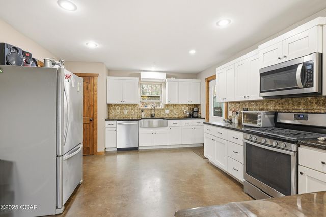 6270 County Lane 84, Reeds, MO 64859