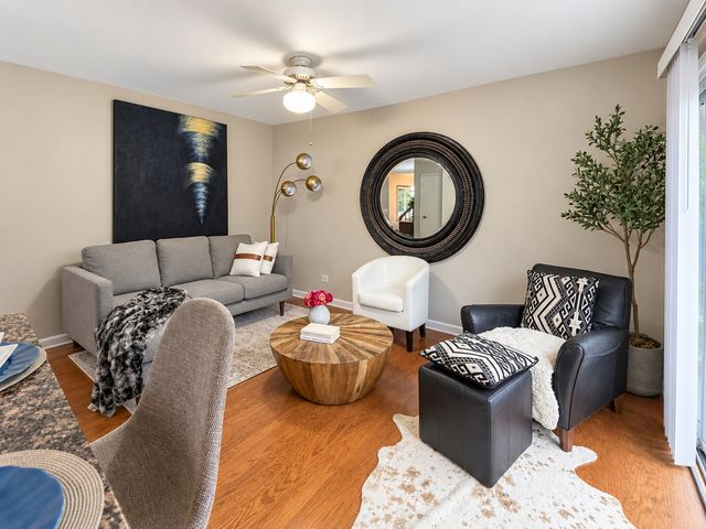 1401 Knoll Drive, Naperville, IL 60565