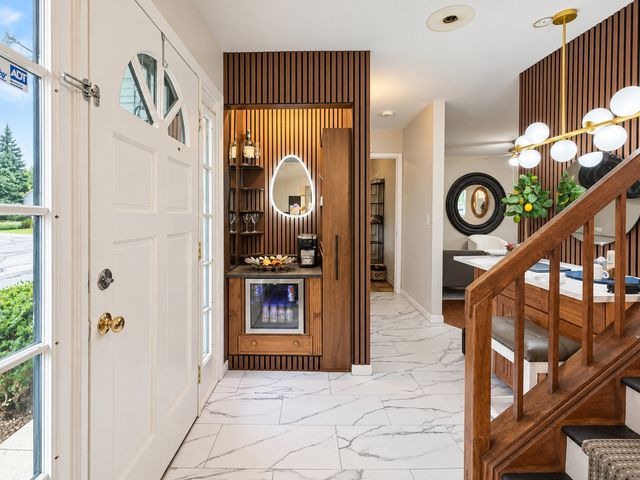 1401 Knoll Drive, Naperville, IL 60565