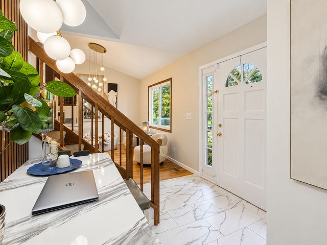 1401 Knoll Drive, Naperville, IL 60565