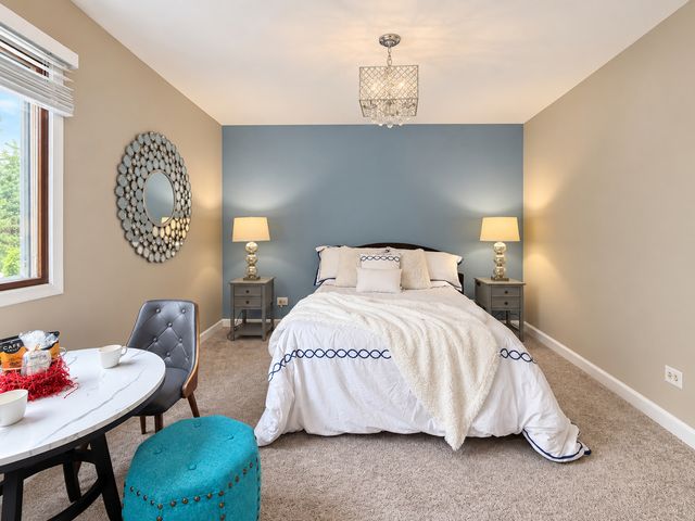 1401 Knoll Drive, Naperville, IL 60565
