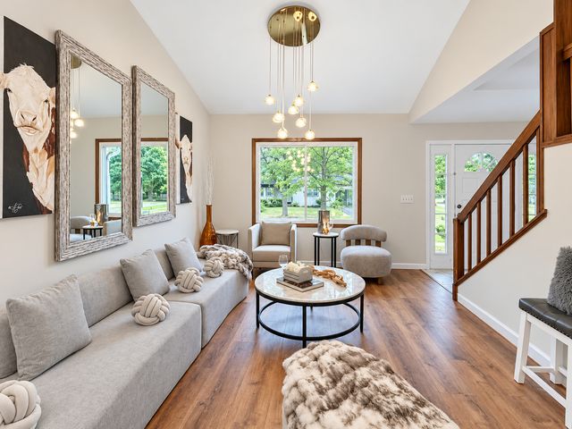 1401 Knoll Drive, Naperville, IL 60565