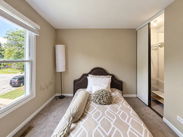 1401 Knoll Drive, Naperville, IL 60565