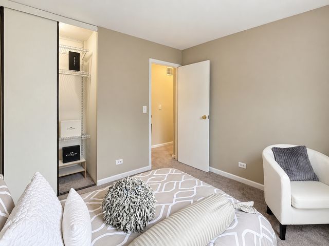 1401 Knoll Drive, Naperville, IL 60565