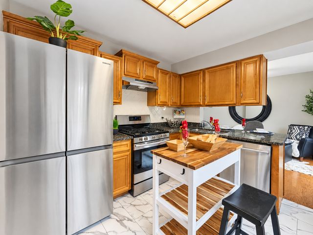 1401 Knoll Drive, Naperville, IL 60565