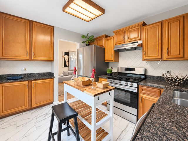 1401 Knoll Drive, Naperville, IL 60565
