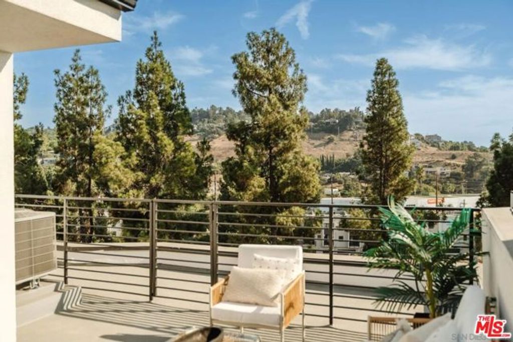 3862 N Emery Lane, Los Angeles, CA 90065