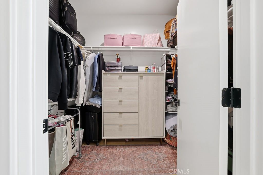 Image 13 of property listing at 6511 N Contour Lane, North Hollywood, CA 91606